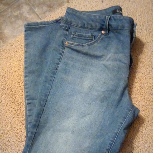 D. Jeans Ankle Style, Size 10, Worn Look, mid rise - Picture 1 of 7